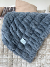 Load image into Gallery viewer, Moonstone milan
